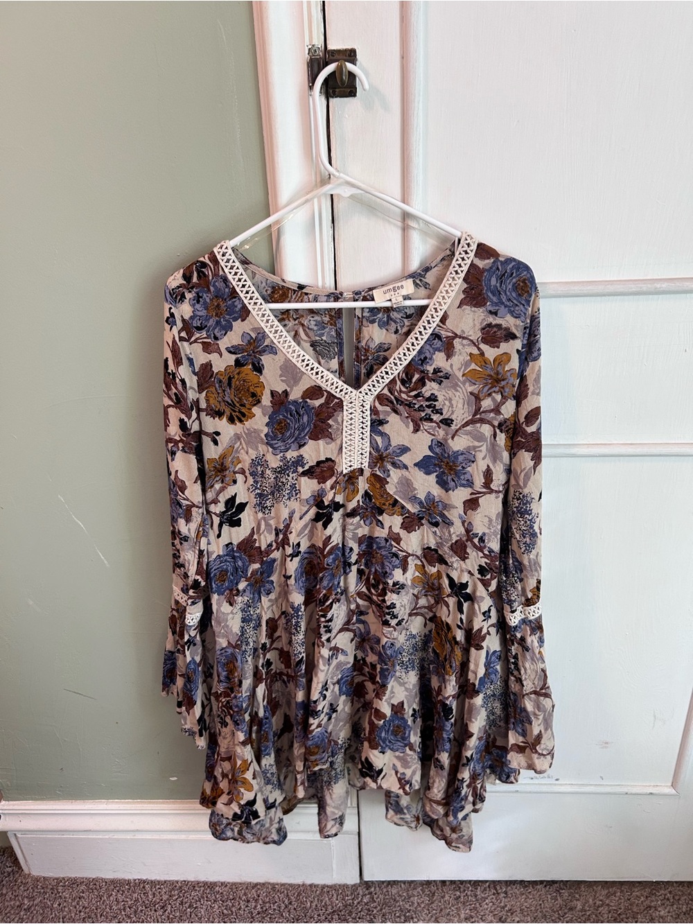 Umgee Floral V-Neck Tunic in Blue, Brown & Cream